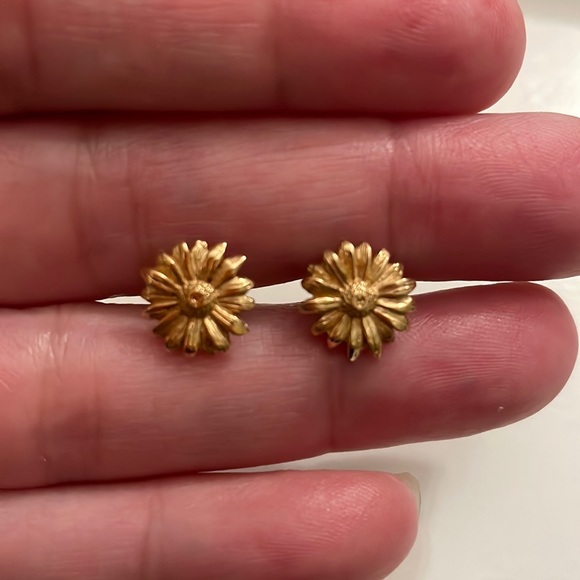 Vintage designer signed Pearce 14K YG Gerbera daisy stud earrings - Picture 1 of 4